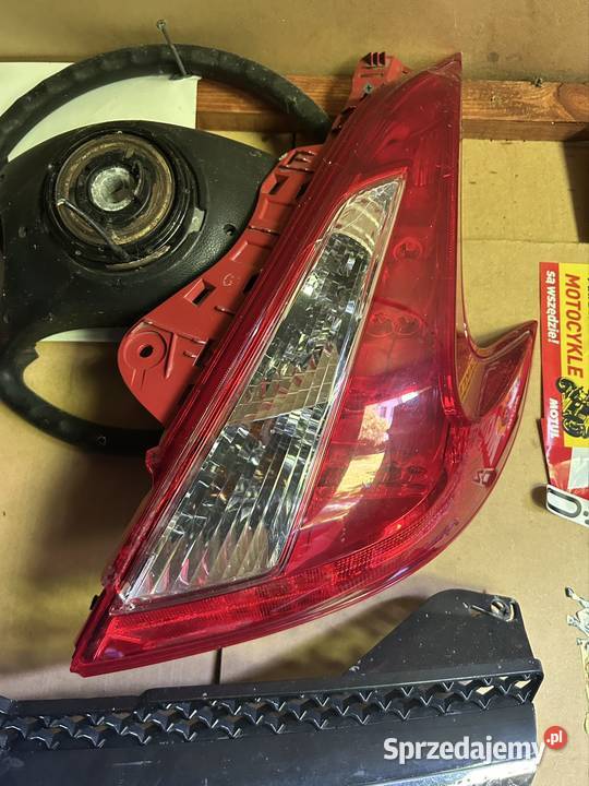lampa tylna nissan 370z uszkodzona