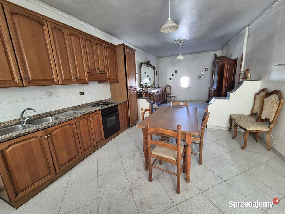 Na sprzedaż cześć kamienicy Carini Sycylia