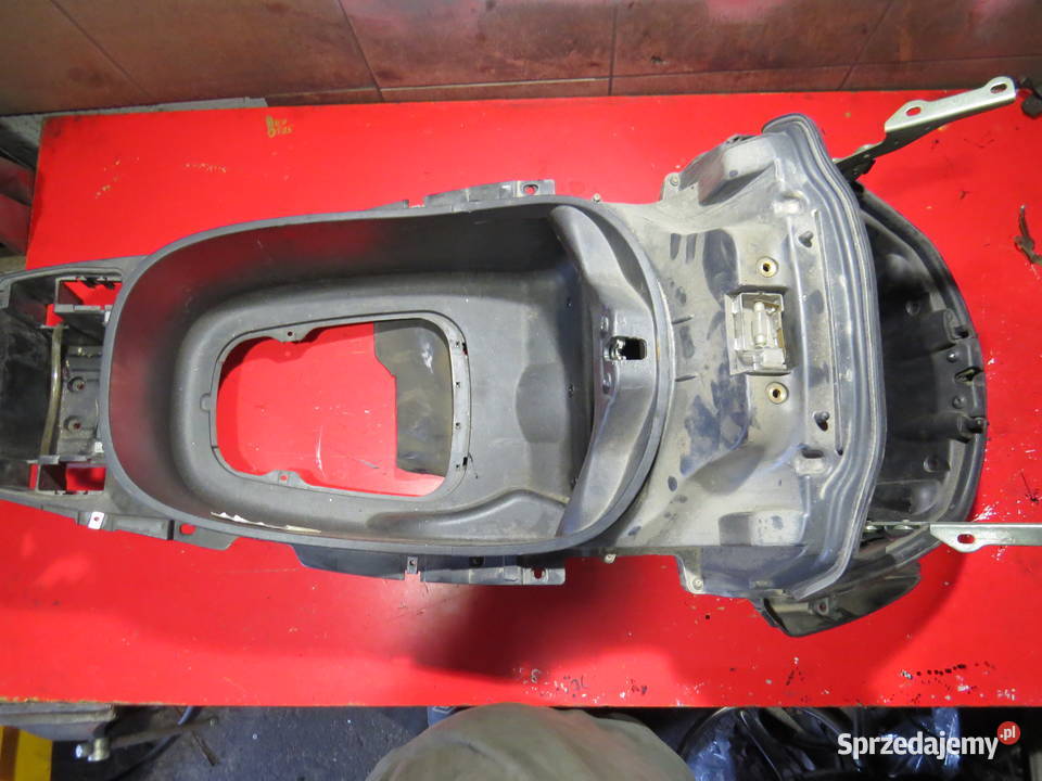 PIAGGIO X8 125 200 250 kufer schowek pod Warszawa