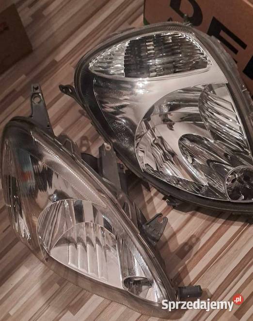Toyota Yaris lampy przód osobowe śląskie Buczkowice sprzedam