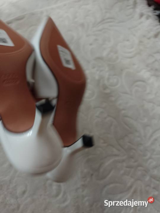 39 ASOS Design Białe czółenka wieczorowe z 25cm