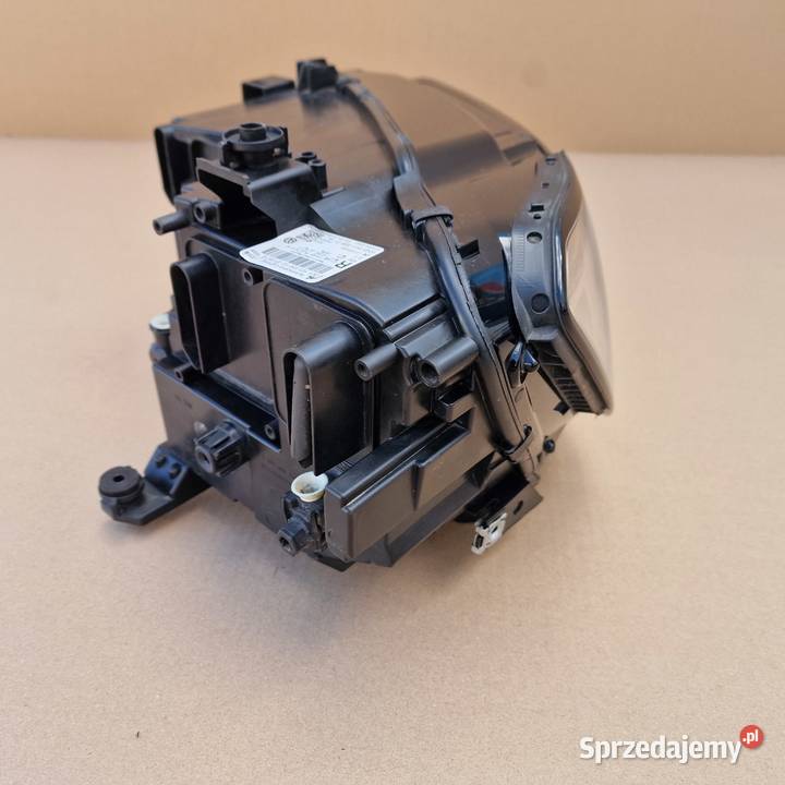 VW TIGUAN II 5NB LAMPA REFLEKTOR PRAWY Bieleń