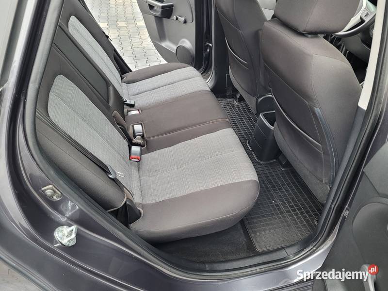 Oszczędny i przestronny samochodzik poduszka powietrzna