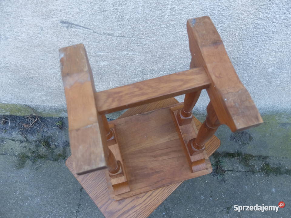 Dwa dębowe stoliki taborety jeden w drugi 777 44cm Kościan sprzedam