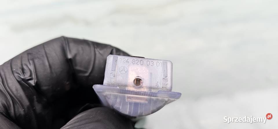 Lampka bagaznika mercedes w210 sedan 1248200301 środek Zbąszyń