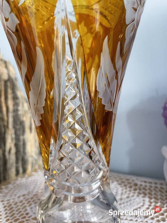 Krysztalowy palony wazonik na stopie huta Julia Jelenia Góra