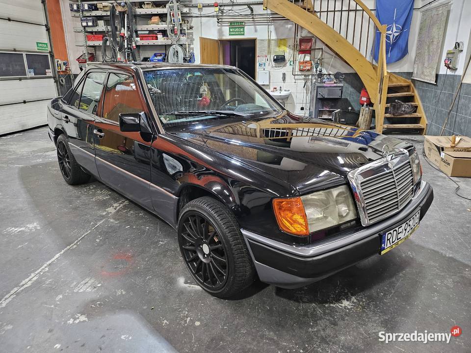 Mwrcedes Benz W 124 250 D stan kolekcjonerski światła do jazdy dziennej podkarpackie Żyraków