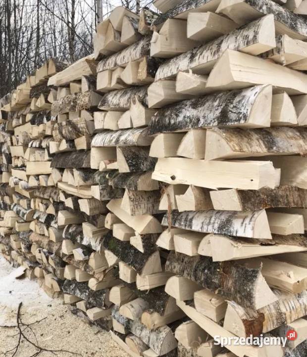 Różne rodzaje drewna opałowegokominkowego Szymany