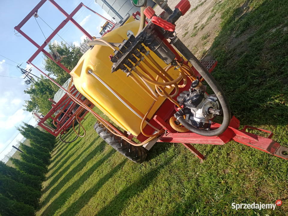 Opryskiwacz ciągany 1200l 12m Opryskiwacze Tuszów