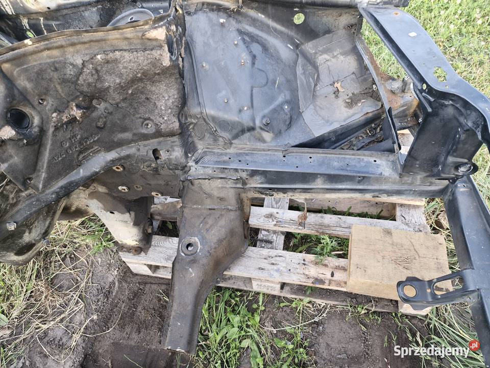 mercedes 124 ćwiartka lewa przód