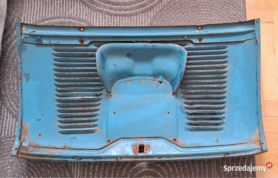 Klapa silnika Fiat 600 z emblematem Gliwice