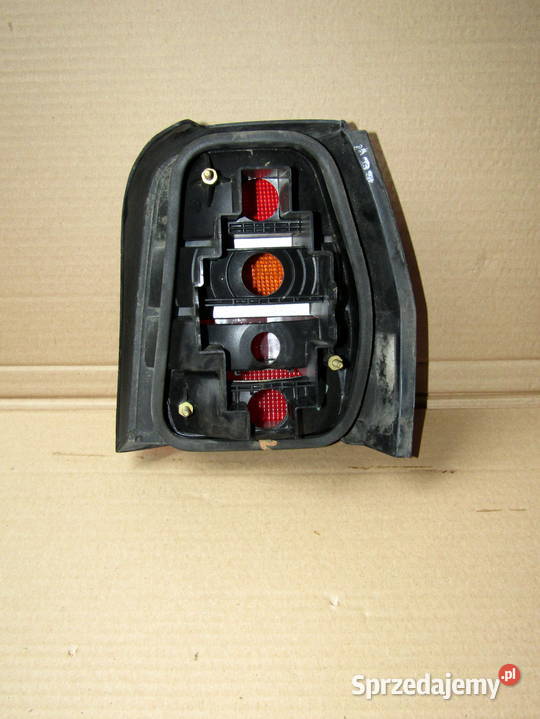 LAMPA TYLNA LEWA VOLKSWAGEN POLO II LIFT1992r Mysłaków