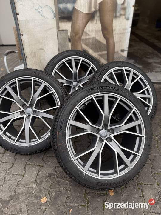Felgi Audi r22 E10Jx22H2 ET26 Opony i felgi