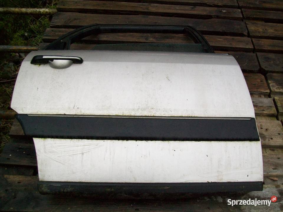 Audi 100 C3 Cygaro Drzwi tylne prawe prawy tyl