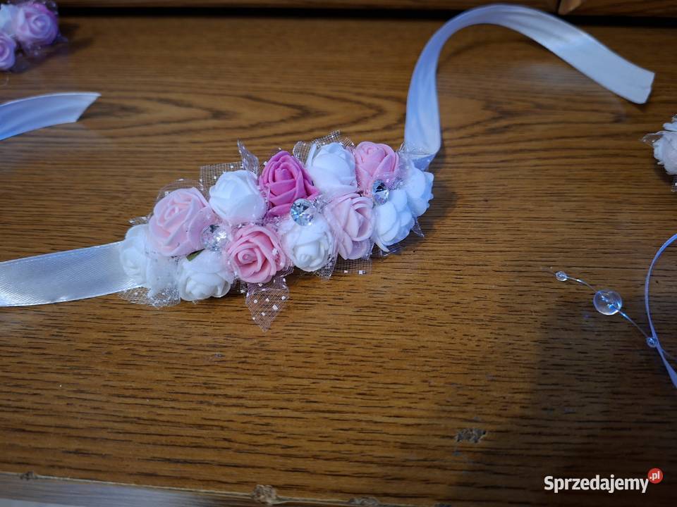 Komplet komunijny bialo różowy z diamencikami mazowieckie Borów