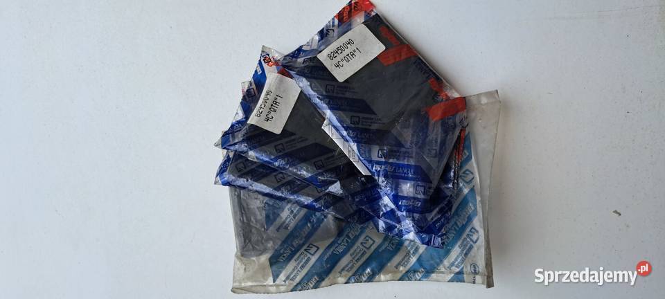 Zaślepka przedniego zderzaka 82450040 FIAT CROMA Luzino