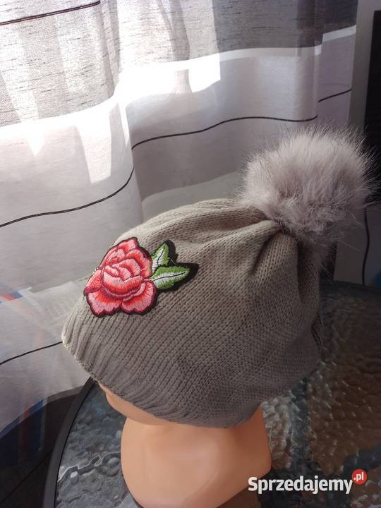 Czapka damska z pomponem Dla kobiet Nakrycia głowy sprzedam