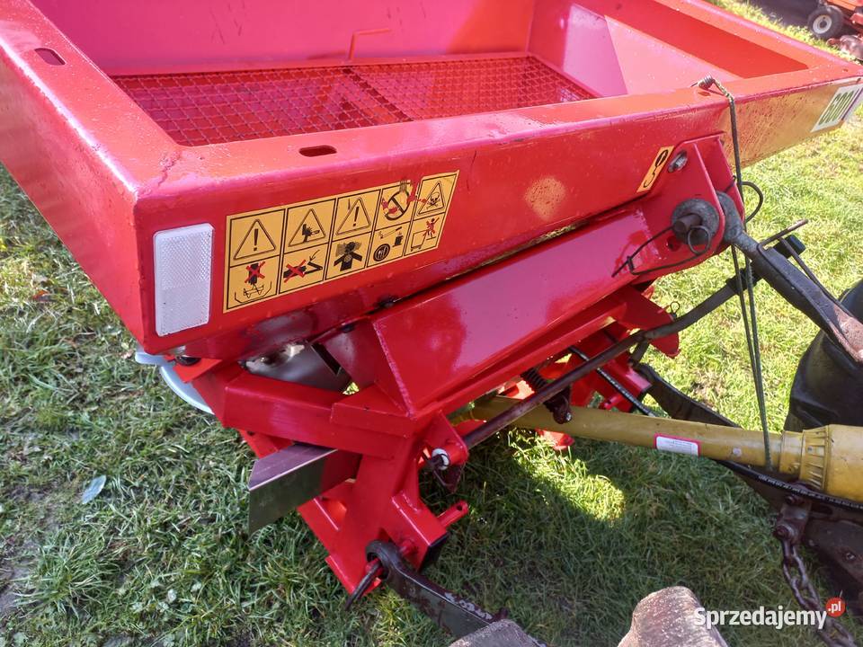 Rozsiewacz nawozów do nawozu Strumyk Tytan 600L