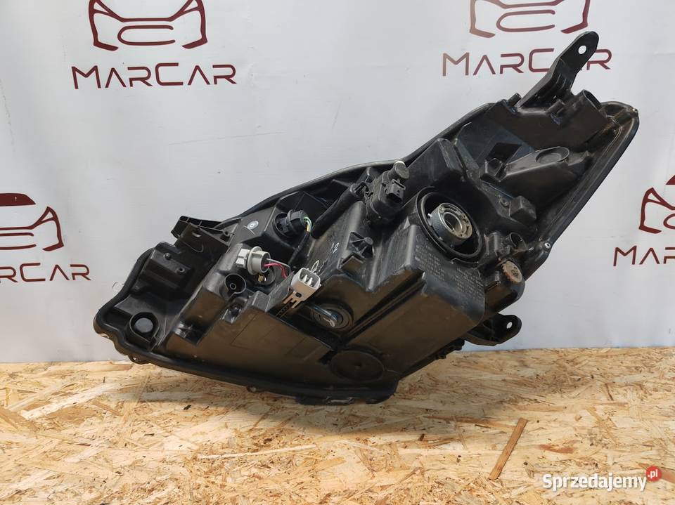 Lampa Prawy Przód Toyota Yaris III Lift wielkopolskie Pleszew sprzedam