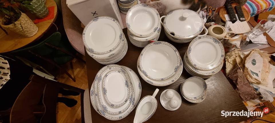 Serwis obiadowy porcelanowy 12 osób Karolina Warszawa