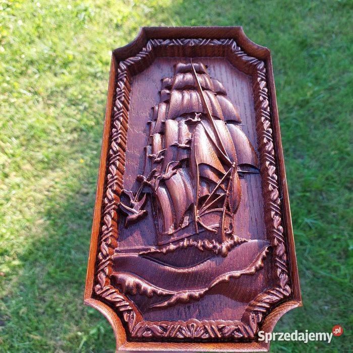 Płaskorzeźba żaglowiec na morzu fale mewy Malechowo