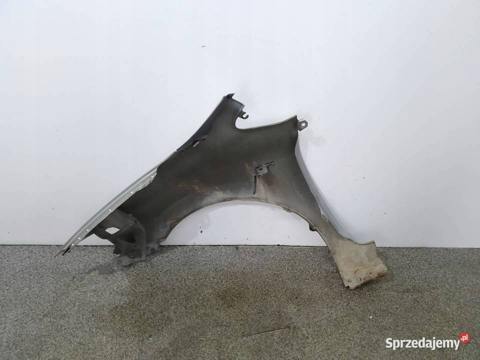 BŁOTNIK PRAWY PRZÓD Toyota Auris I 20062012