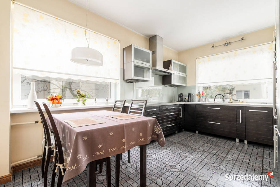 Dom z dużym ogrodem tarasem i 2 Garażami cisza sprzedam