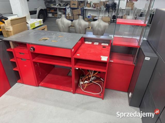 Syndyk sprzeda towar handlowy i wyposażenie Staszów