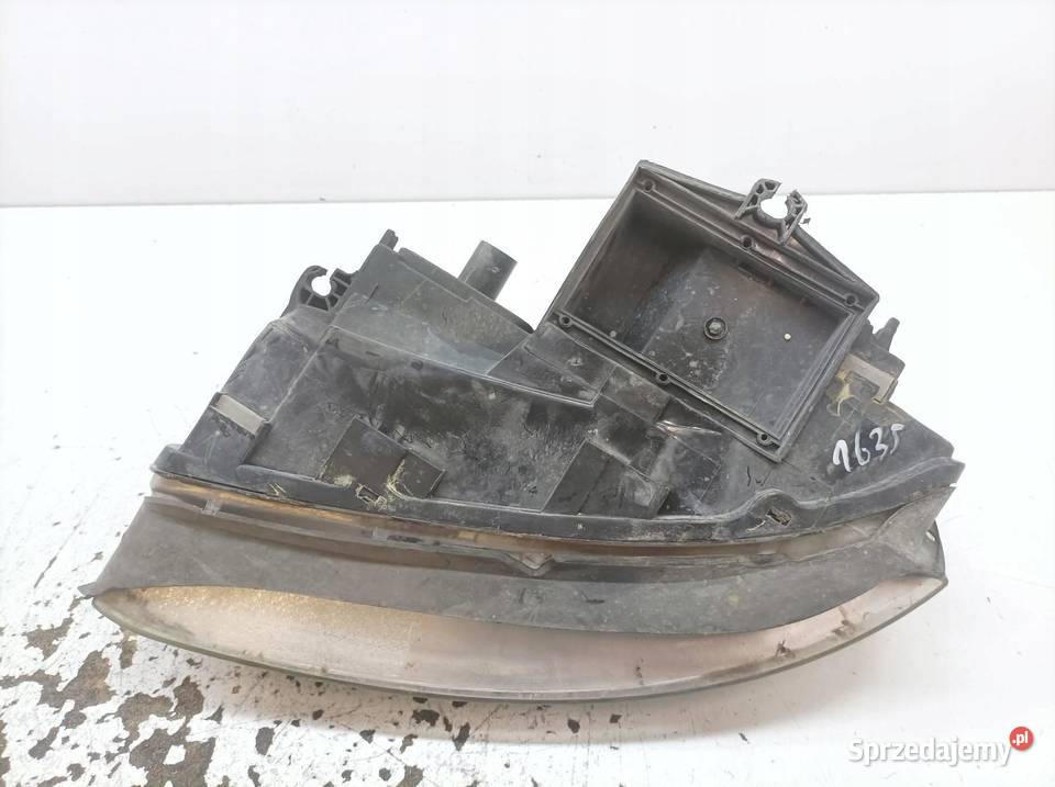 LAMPA PRZÓD PRAWA SOCZEWKA Audi A4 II 20002006 Lampy przednie