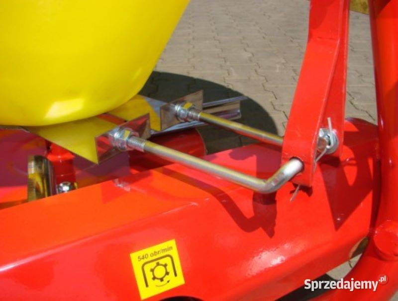 Rozsiewacze nawozów jednotarczowe z plastikowym nieuszkodzony Proszówka sprzedam