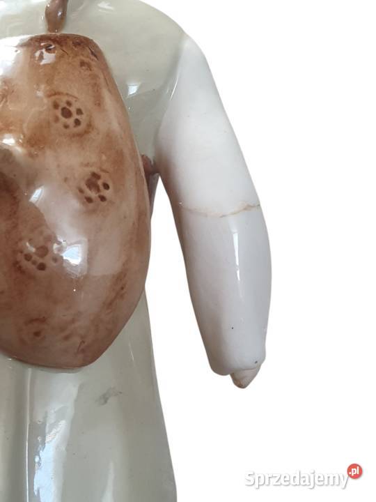 Stara figurka kobiety w sukni w stylu Cieszyn