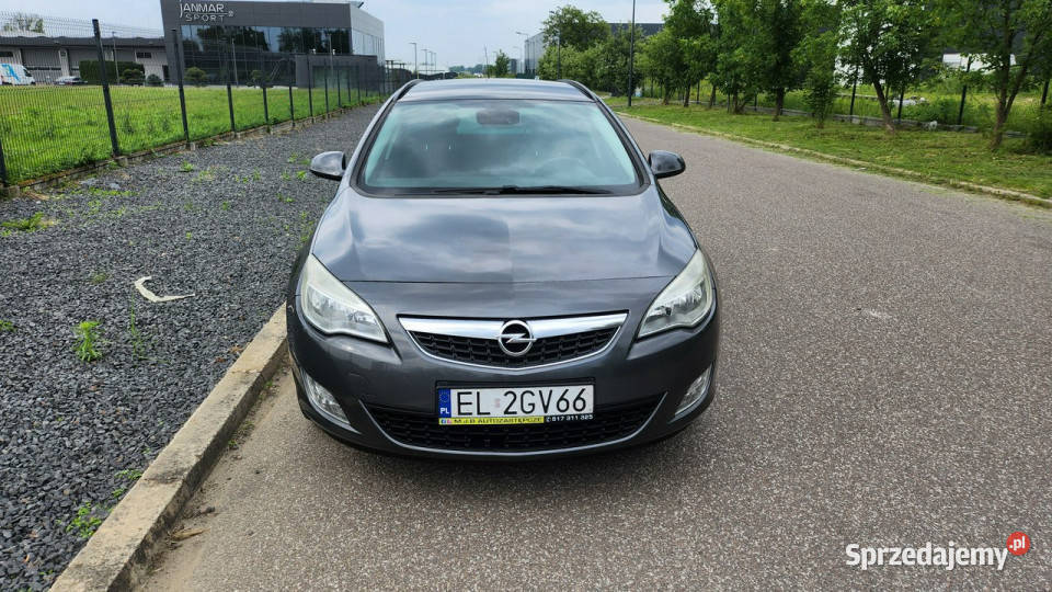 Opel Astra J 2011r 14 turbo 140 LPG Klima Hak