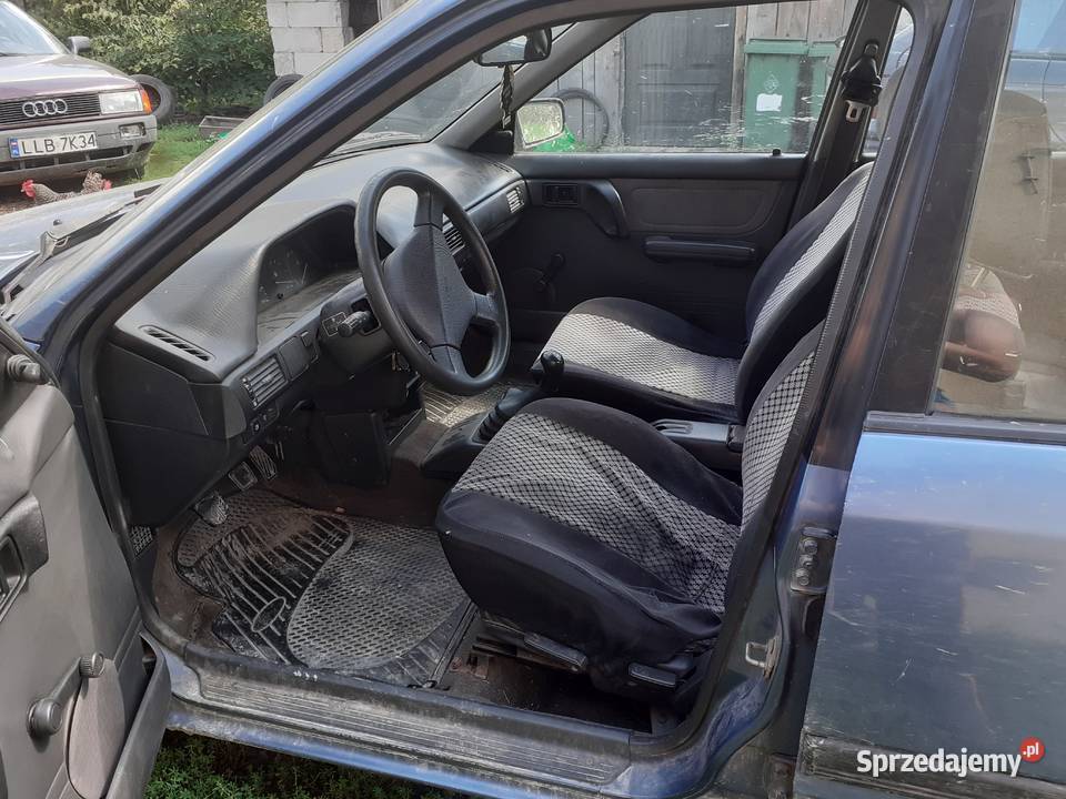 1990 Mazda 323 BG sedan 17D Puchaczów