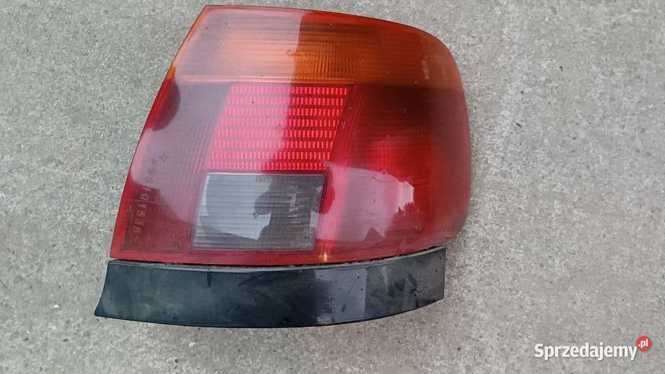 Lampa prawa tył tylna Audi A4 B5 sedan osobowe Wał-Ruda