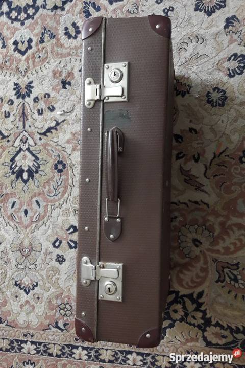 Stara walizka tekturowa