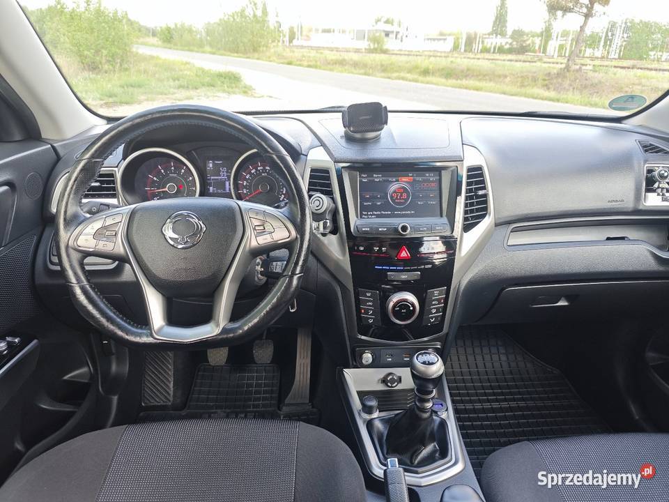 Ssangyong Tivoli 16 eXGi 128 wielofunkcyjna kierownica Drzewica