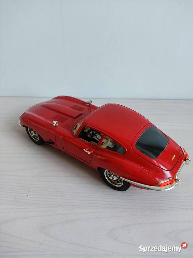 Model samochodu 118 Jaguar E 1961 Bburago Głuchołazy