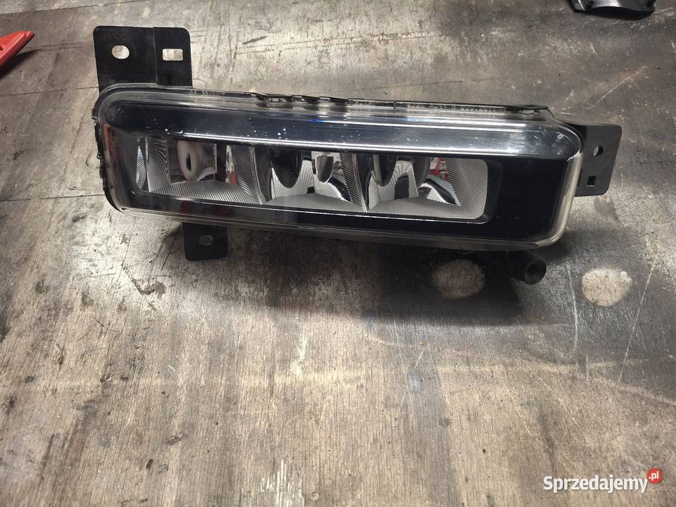 Halogen bmw f40 7471082 Lampy przeciwmgielne Włoszakowice sprzedam