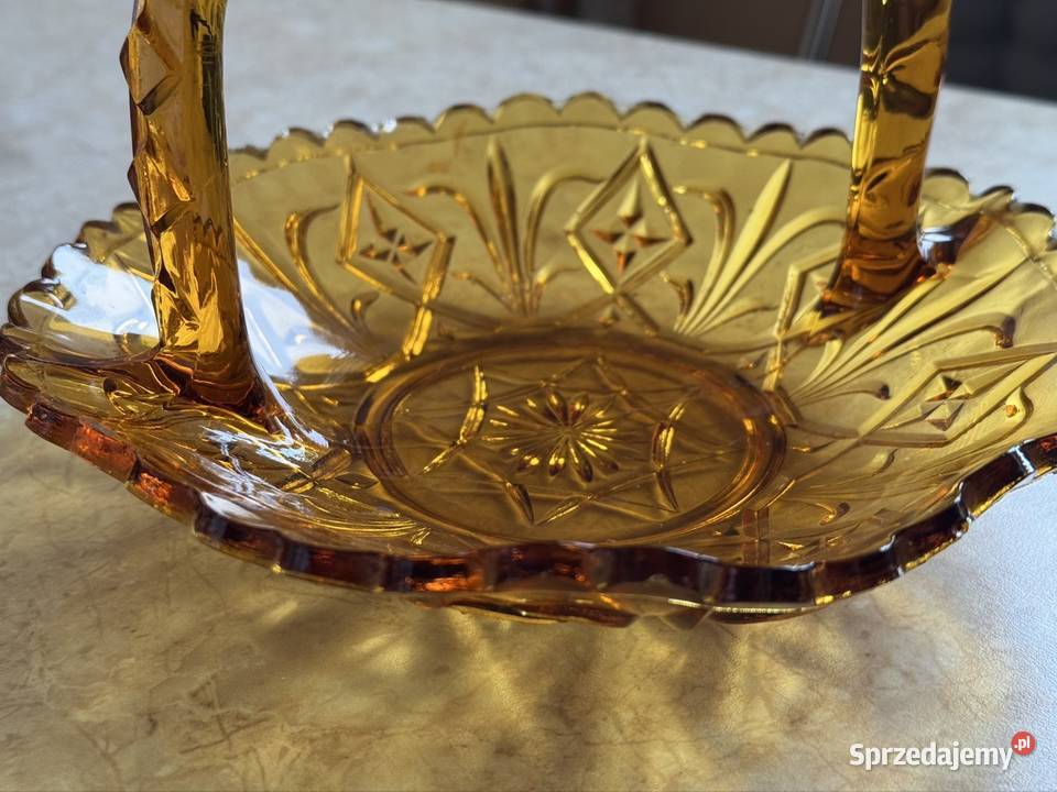 Szklany koszyczek na łakocie