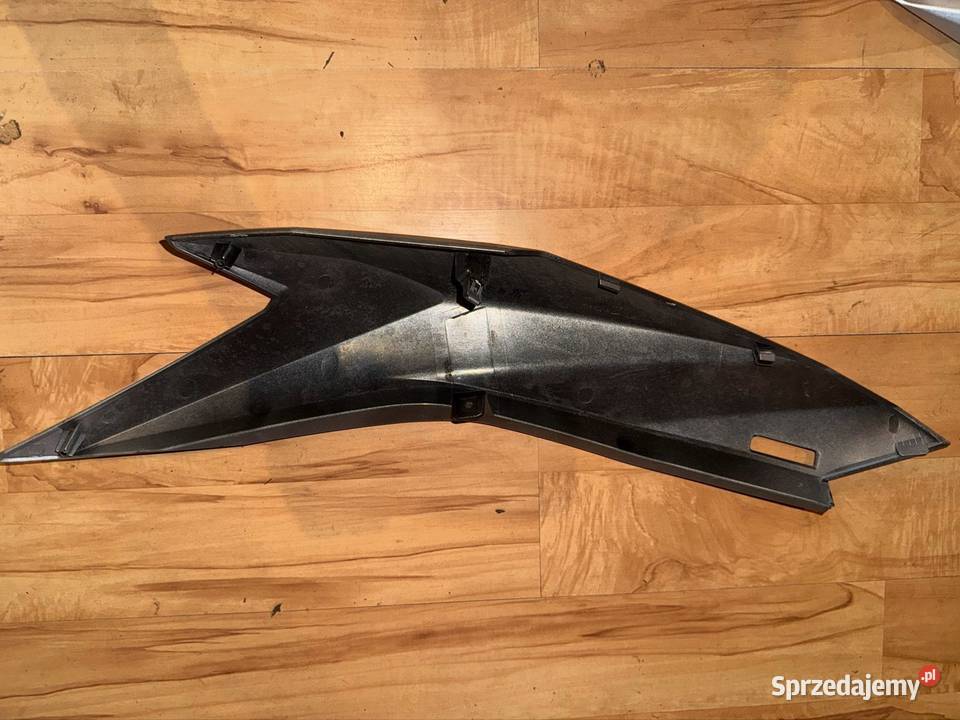 Owiewka boczek zadupek lewy Aprilia SR GT 125 Ostrów Wielkopolski