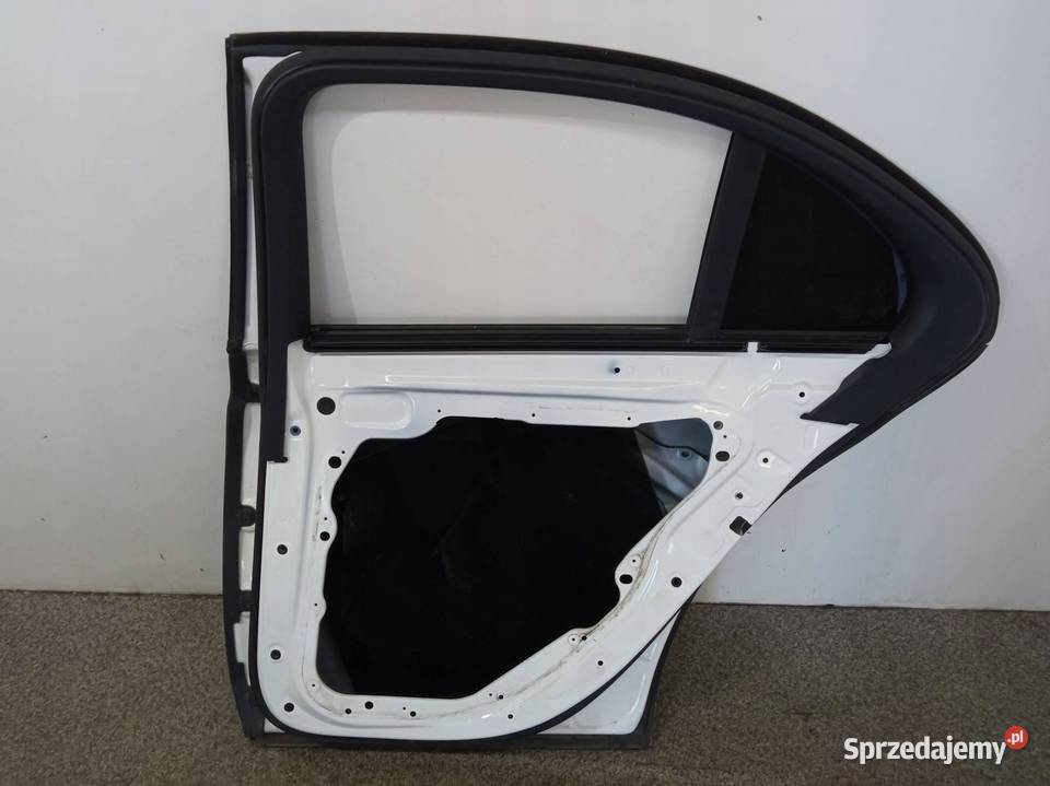 DRZWI PRAWE TYŁ SEDAN 149 MercedesBenz Eklasa V