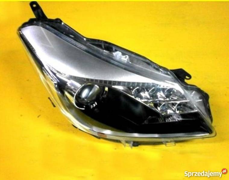 Totota yaris 2012 2013 led hybrid lampa prawa sprzedam