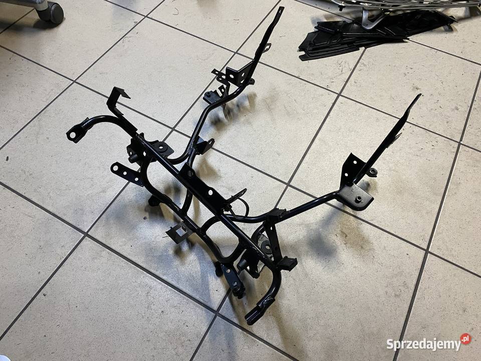 Stelaż czaszy mocowanie przód Suzuki Burgman 400 Elementy nadwozia Brzeszcze