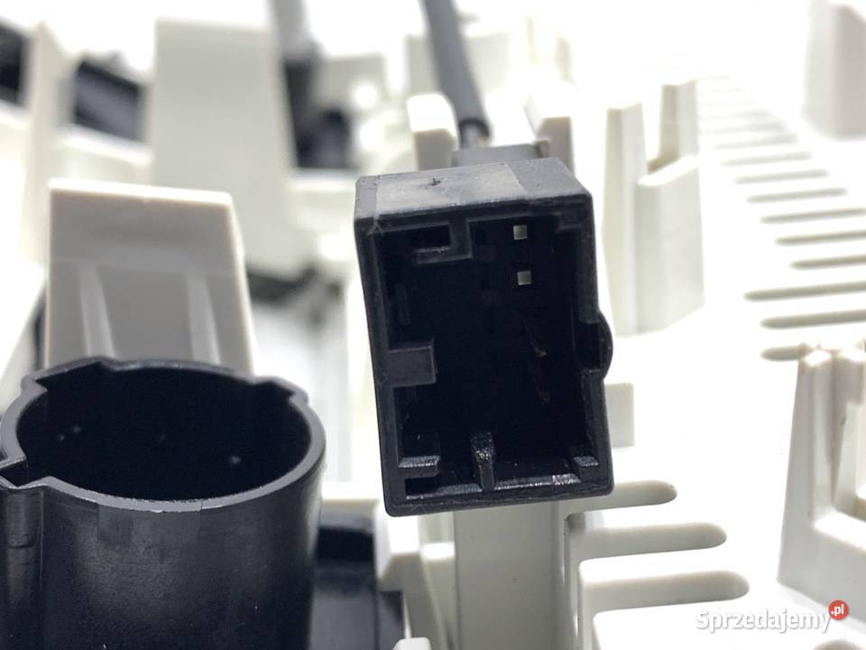 LAMPA SUFITOWA AUDI A3 8V 8V0947135B Pozostałe sprzedam