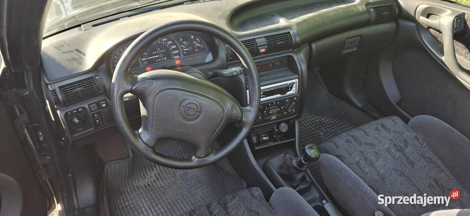 Opel Astra Bertone Rok produkcji 1994 Samochody osobowe łódzkie Sieradz