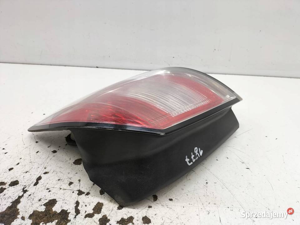 LAMPA TYŁ PRAWA EU KOMBI 13223674 Opel Astra III Rok produkcji 2008