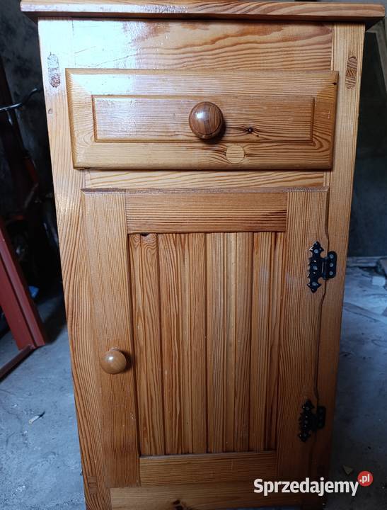 Szafka drewniana z litego drewna sosnowego Chmielnik