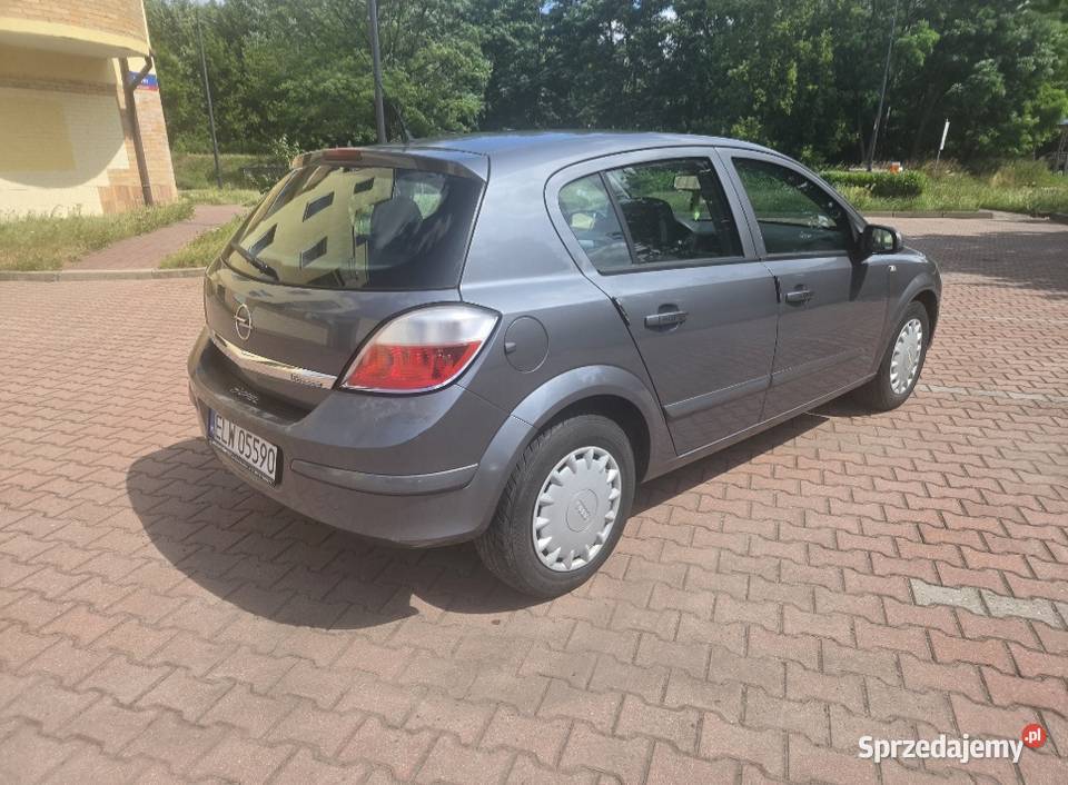 Opel Astra 16 benzyna 2005 długie opłaty Łódź