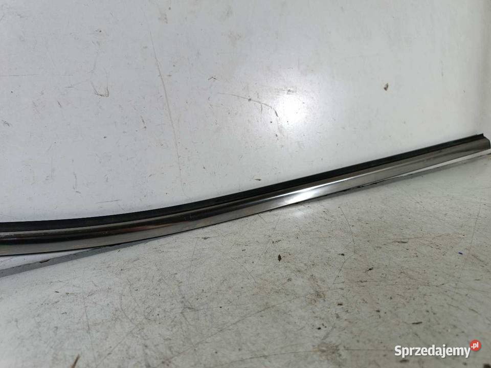 LISTWA ZGARNIAJĄCA PRAWY TYŁ NISSAN QASHQAI J11 Szyby