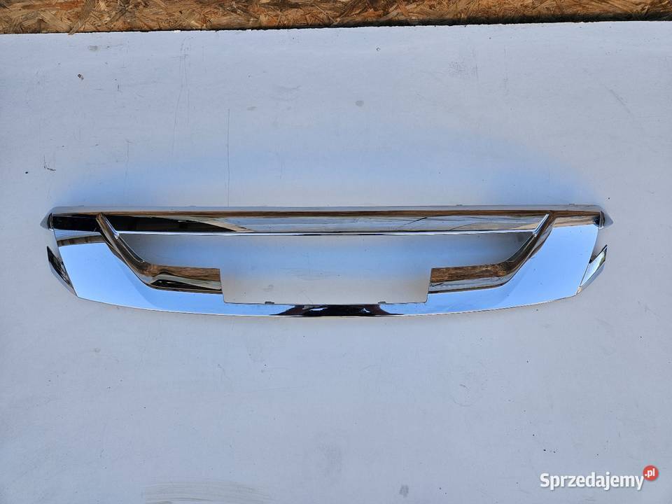 ISUZU D II LIFT 17 GRILL ATRAPA CHROM